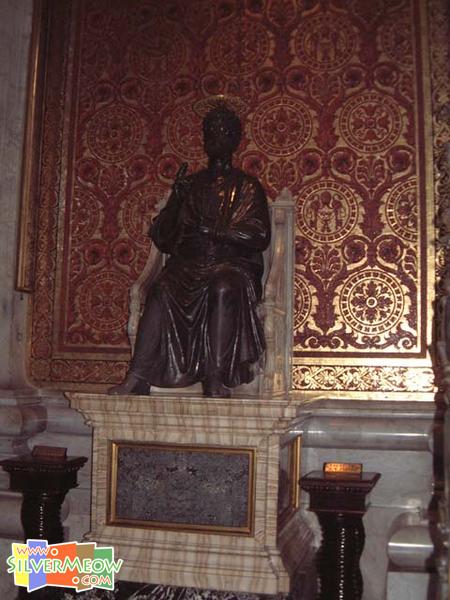 圣彼得像, 13世纪阿尔诺弗.底.坎比尔 Arnolfo di Cambio 作品