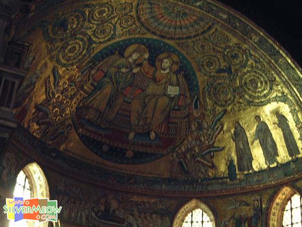 「聖母加冕」鑲嵌畫 Incoronazione della Vergine, 托里第 J. Torriti 製作, 位於環形殿