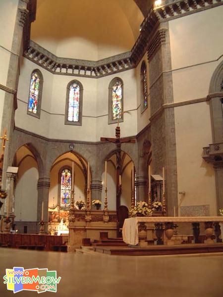 教堂內主祭壇