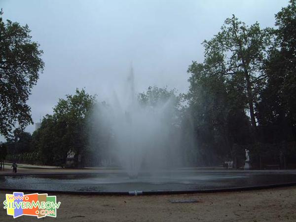 公園內大型噴水池