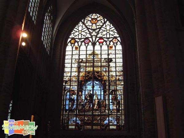 教堂內玻璃窗繪畫