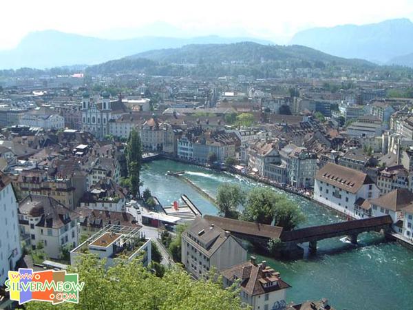 由瞭望塔塔頂鳥瞰琉森市