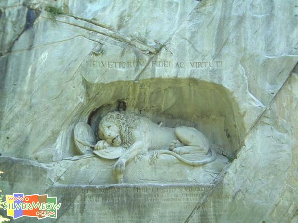 建於1821年, 紀念1792年法國大革命中犧牲的瑞士僱傭兵