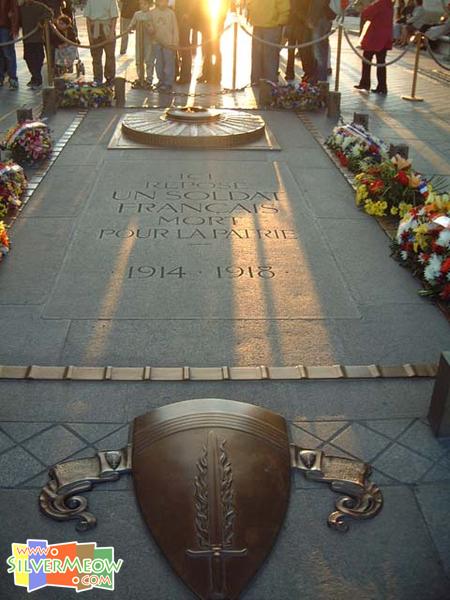 无名战士墓, 永恒之火, 纪念第一次世界大战为国捐躯的军人