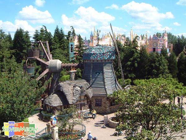 夢幻樂園 Fantasyland - 愛麗絲迷宮 Alice's Curious Labyrinth, 紅心皇后城堡 Queen of Heart's Castle