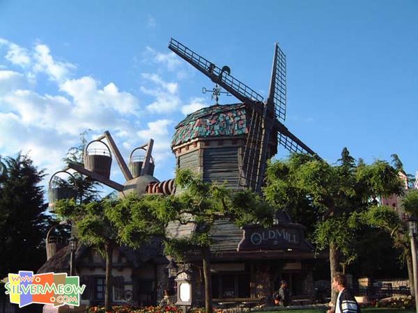 夢幻樂園 Fantasyland - 風車磨坊 Old Mill