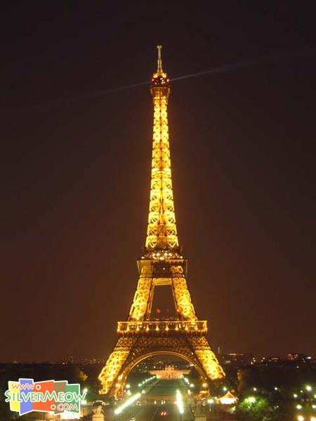 於夏佑宫 Palais de Chaillot 远望铁塔