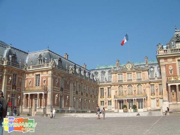 梵爾賽宮入口, 大理石中庭