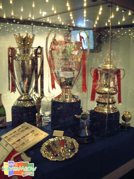 曼聯球會博物館, 1999年所贏得三冠王獎盃 (英國超級聯賽冠軍, 足總盃及歐冠盃)
