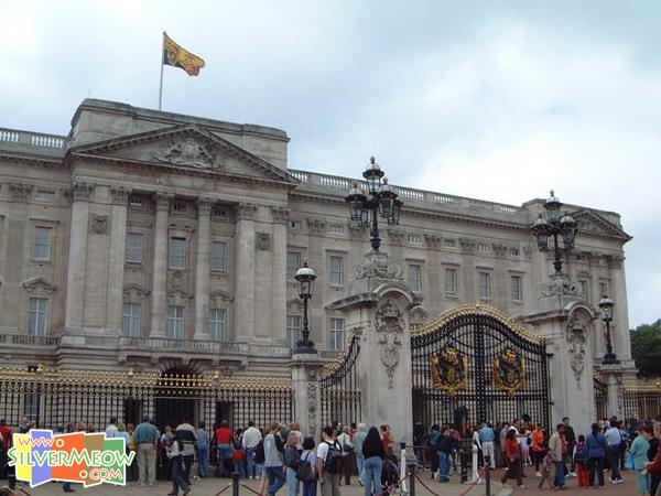 建於1703年, 1837年始成為英國歷代君主寢宮