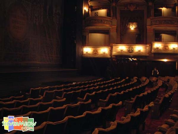 劇院內