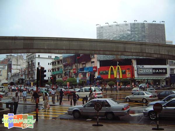 購物中心大門外 Jln. Bukit Bintang 與 Jln. Sultan Ismail 交界